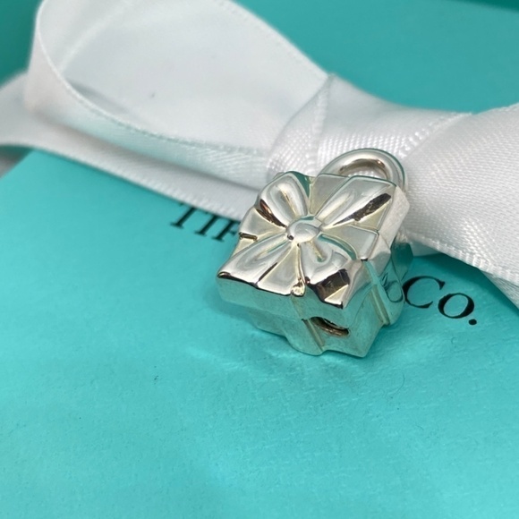 Tiffany & Co Gift Box Lock charm excellent 925 silver box bracelet necklace - Picture 5 of 10